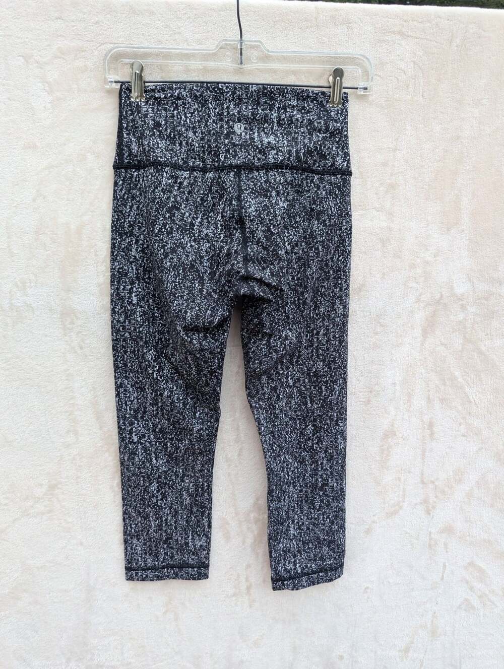 Lululemon Wunder Under Crop 21" Luon Suited Jacquard Black White Size 4